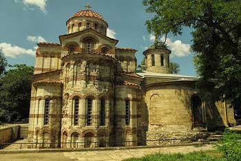 Византийские зодчие строили в Крещёной Руси храмы из кирпича